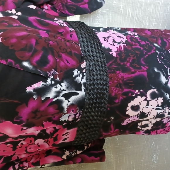 Christopher and Banks stretch floral tunic - Picture 6 of 6